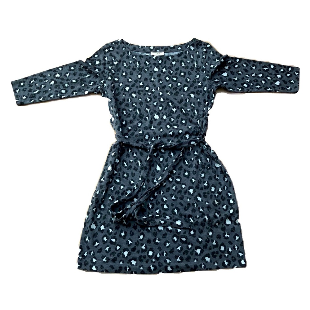 Grey cheetah print knee length dress with3/4 length sleeves. Size M petite